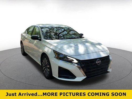 Pearl White Tricoat 2025 Nissan Altima SV FWD