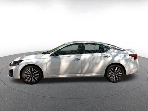 Pearl White Tricoat 2025 Nissan Altima SV FWD