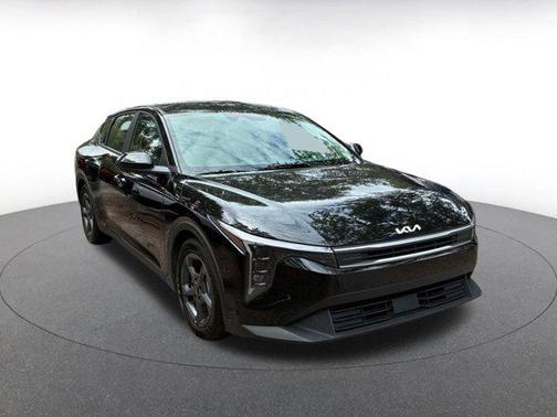 Aurora Black Pearl 2025 Kia K4 LXS
