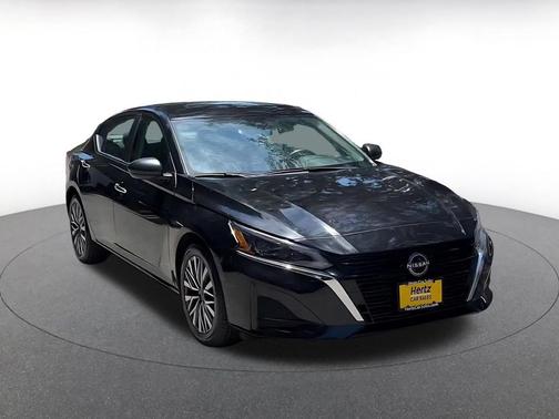 Super Black 2025 Nissan Altima SV FWD