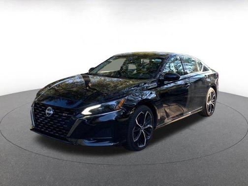 Super Black 2025 Nissan Altima SR FWD