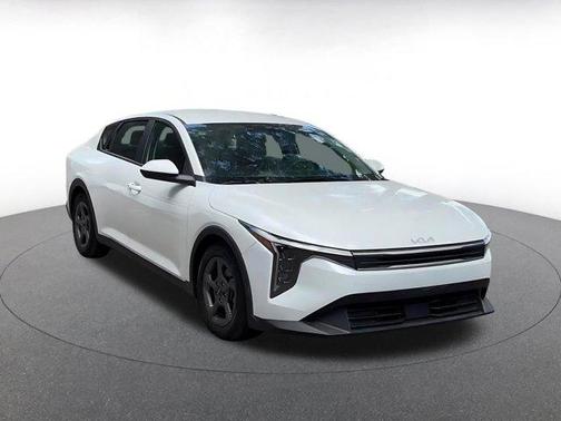 Snow White Pearl 2025 Kia K4 LXS