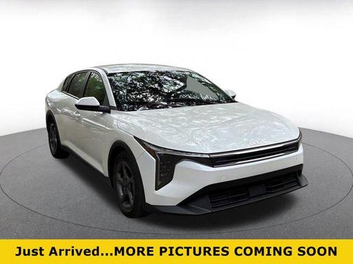 Snow White Pearl 2025 Kia K4 LXS