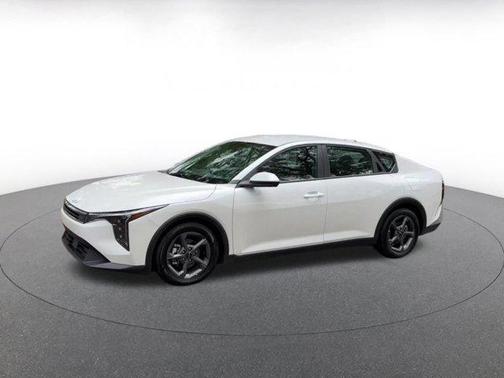 Snow White Pearl 2025 Kia K4 LXS