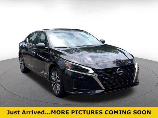 Super Black 2025 Nissan Altima SV FWD