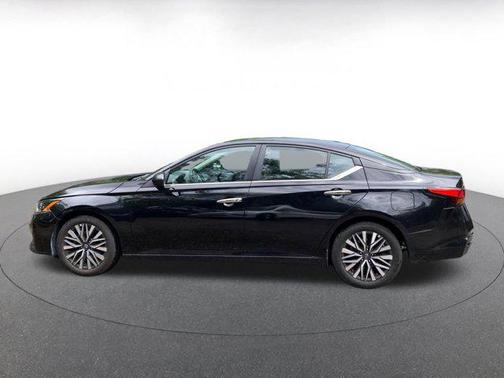 Super Black 2025 Nissan Altima SV FWD