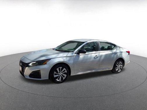 Brilliant Silver Metallic 2024 Nissan Altima S FWD