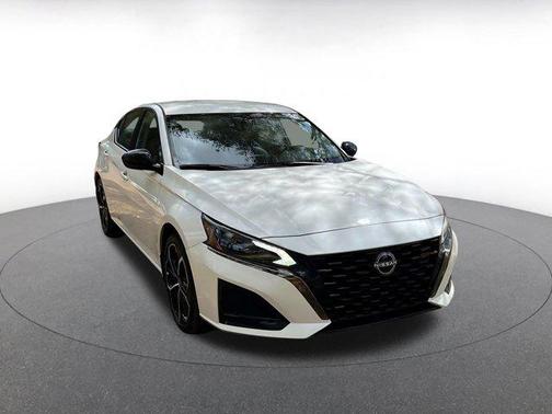 2025 Nissan Altima SR FWD