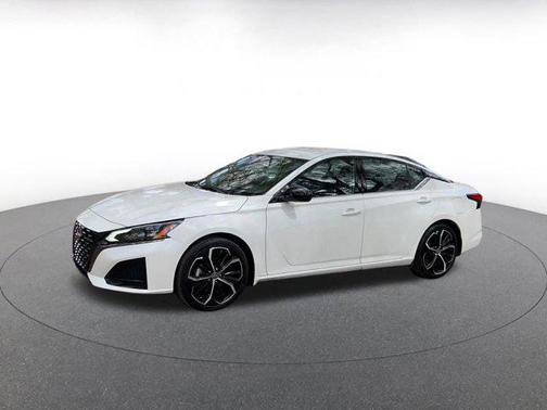 2025 Nissan Altima SR FWD