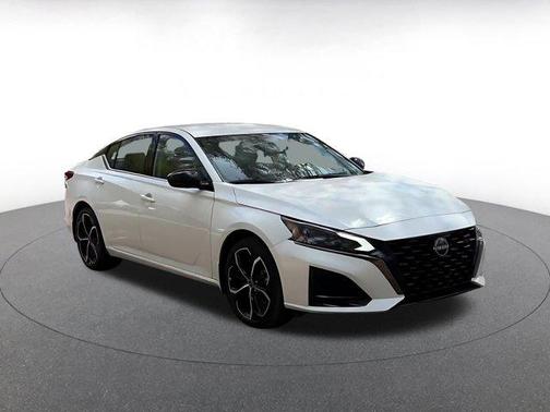 2025 Nissan Altima SR FWD