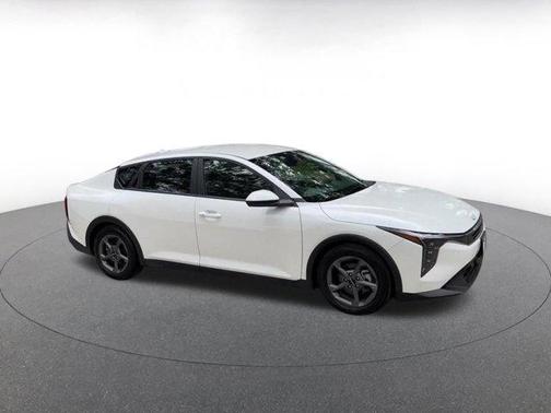Snow White Pearl 2025 Kia K4 LXS