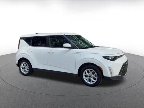 Snow White Pearl 2025 Kia Soul LX