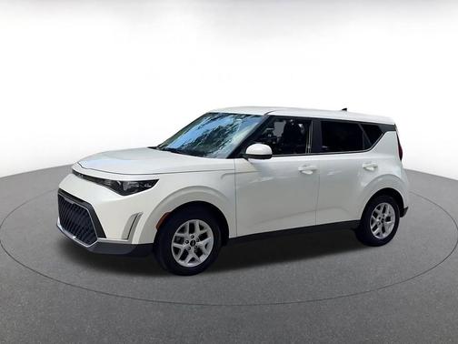 Snow White Pearl 2025 Kia Soul LX