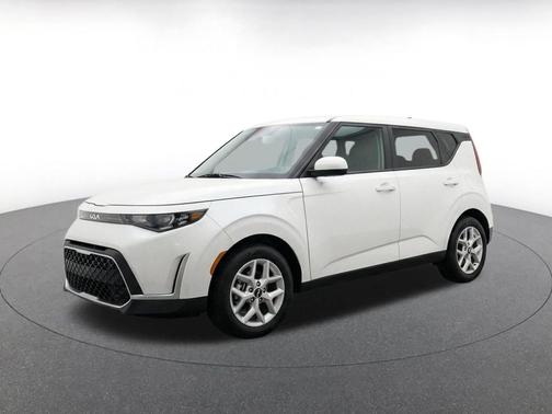 Snow White Pearl 2025 Kia Soul LX