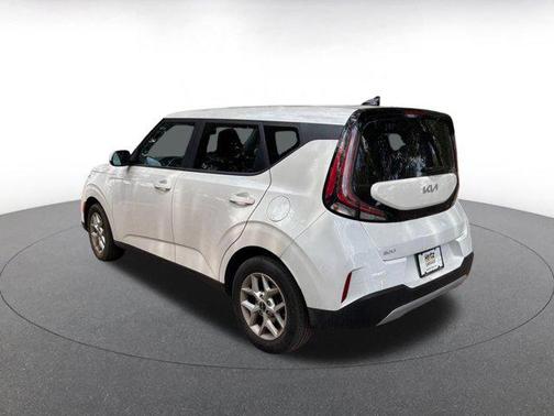 Snow White Pearl 2025 Kia Soul LX