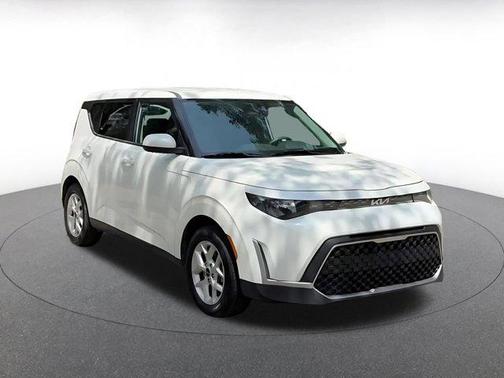 Snow White Pearl 2025 Kia Soul LX