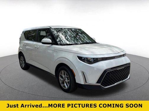 Snow White Pearl 2025 Kia Soul LX