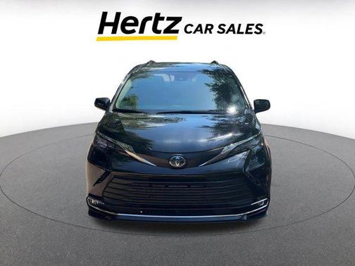 2024 Toyota Sienna XLE 8 Passenger