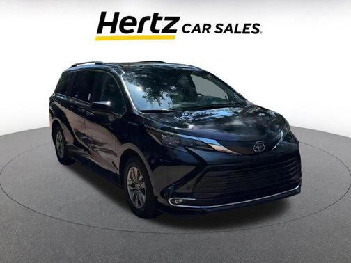 2024 Toyota Sienna XLE 8 Passenger