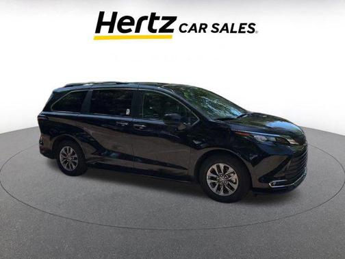 2024 Toyota Sienna XLE 8 Passenger