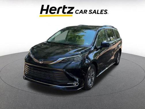2024 Toyota Sienna XLE 8 Passenger