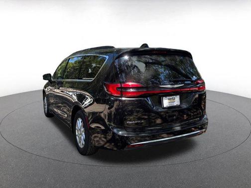 Brilliant Black Crystal Pearlcoat 2022 Chrysler Pacifica Touring L
