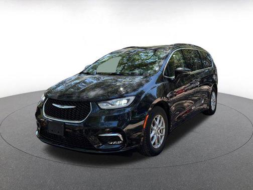 Brilliant Black Crystal Pearlcoat 2022 Chrysler Pacifica Touring L