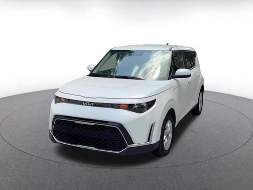 Snow White Pearl 2025 Kia Soul LX