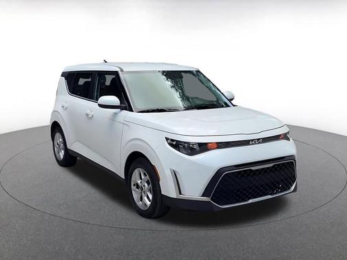 Snow White Pearl 2025 Kia Soul LX