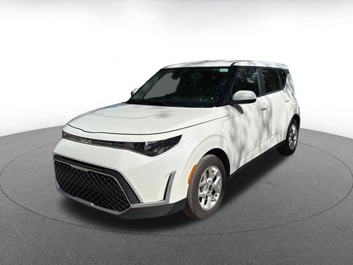 Snow White Pearl 2025 Kia Soul LX