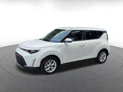 Snow White Pearl 2025 Kia Soul LX