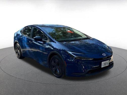 2025 Toyota Prius LE