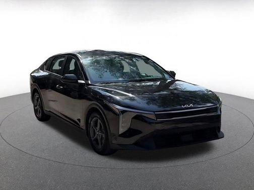 Aurora Black Pearl 2025 Kia K4 LXS