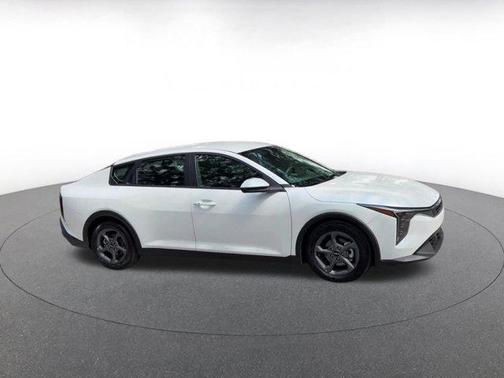 Snow White Pearl 2025 Kia K4 LXS