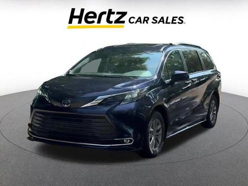 2024 Toyota Sienna XLE 8 Passenger