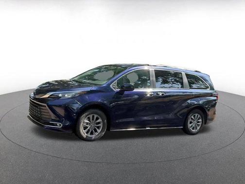 2024 Toyota Sienna XLE 8 Passenger