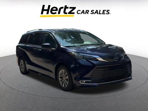 2024 Toyota Sienna XLE 8 Passenger