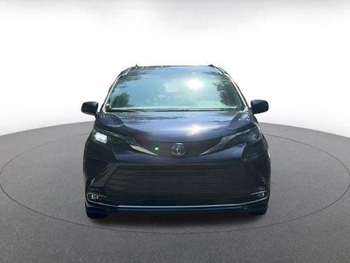 2024 Toyota Sienna XLE 8 Passenger