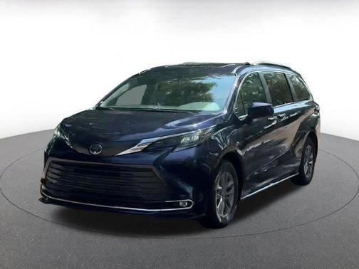 2024 Toyota Sienna XLE 8 Passenger