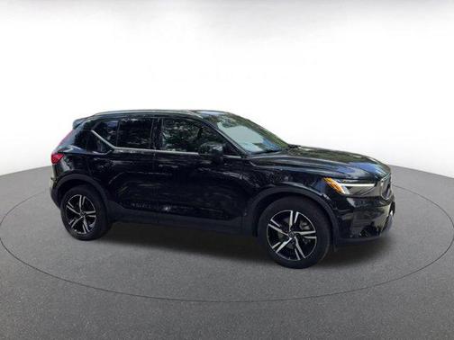 2024 Volvo XC40 CORE
