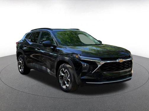 Mosaic Black Metallic 2025 Chevrolet Trax LT