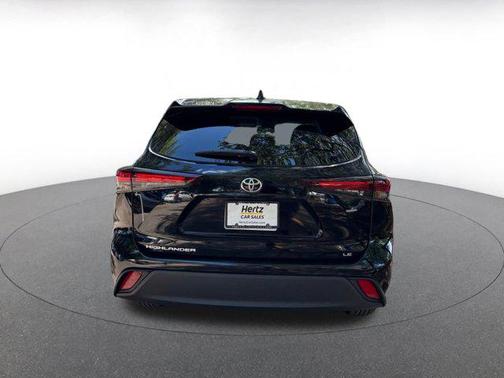 Midnight Black Metallic 2025 Toyota Highlander LE