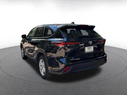 Midnight Black Metallic 2025 Toyota Highlander LE