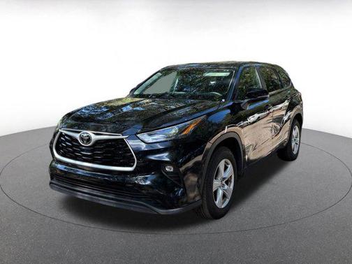 Midnight Black Metallic 2025 Toyota Highlander LE