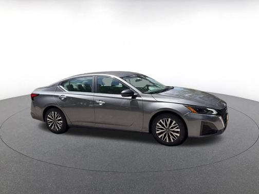 Gun Metallic 2025 Nissan Altima SV FWD