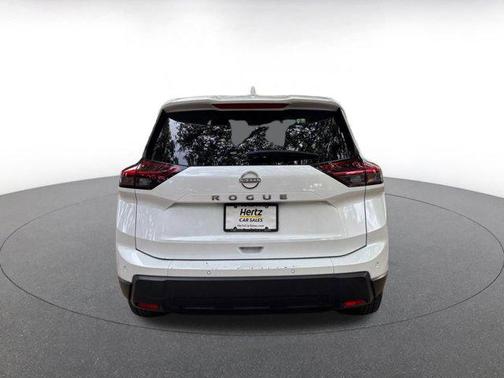 Everest White Pearl 2025 Nissan Rogue SV