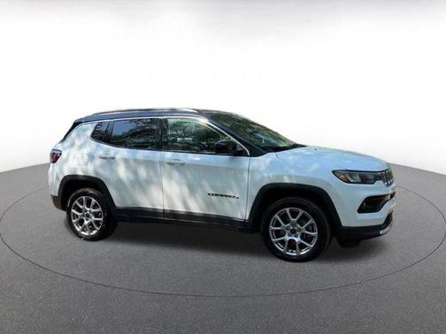 Bright White Clearcoat 2025 Jeep Compass Limited