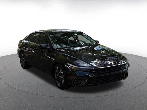 2025 Hyundai ELANTRA SEL