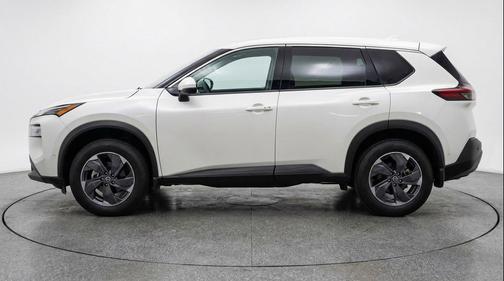 Everest White Pearl 2025 Nissan Rogue SV