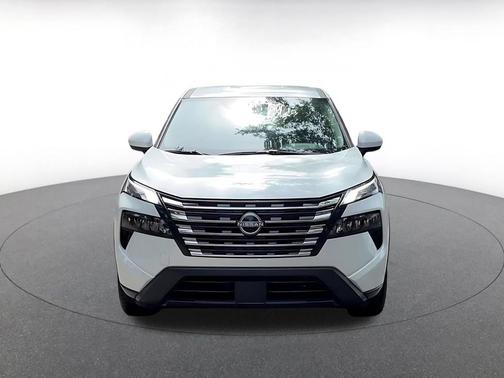 Everest White Pearl 2025 Nissan Rogue SV